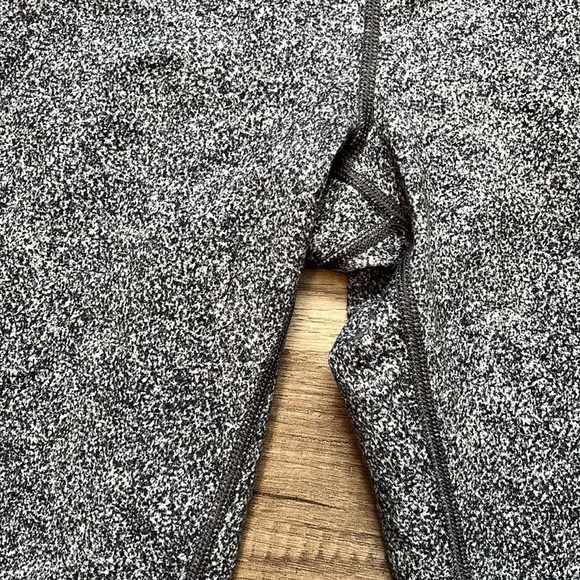 Lululemon High Rise Black & White Speckled design Legging size 4 - Picture 6 of 16